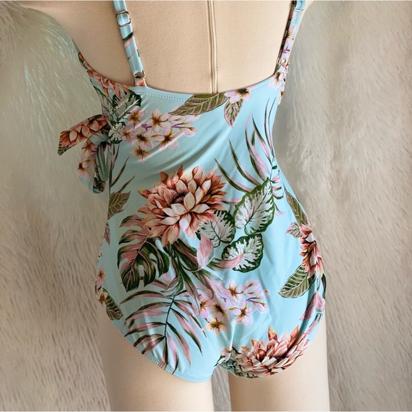 Wrap-Front High Coverage
One Piece Swimsuit - Kona
Sol light blue Tropical Print - Picture 5 of 5